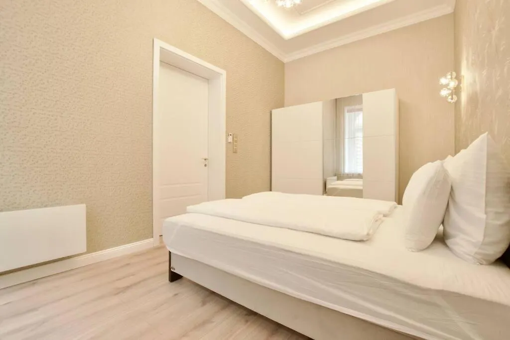 Premium Apartment By Hi5 - 2 Bedroom In The Center Budapest Hungary