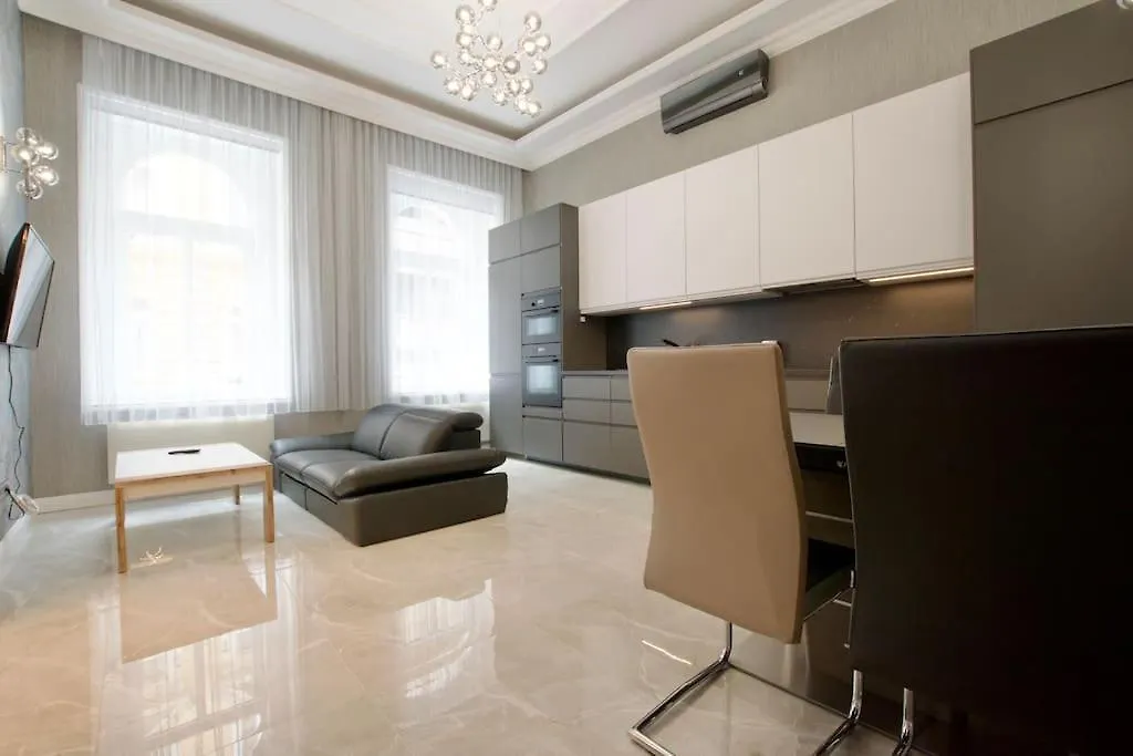 Premium Apartment By Hi5 - 2 Bedroom In The Center Budapest